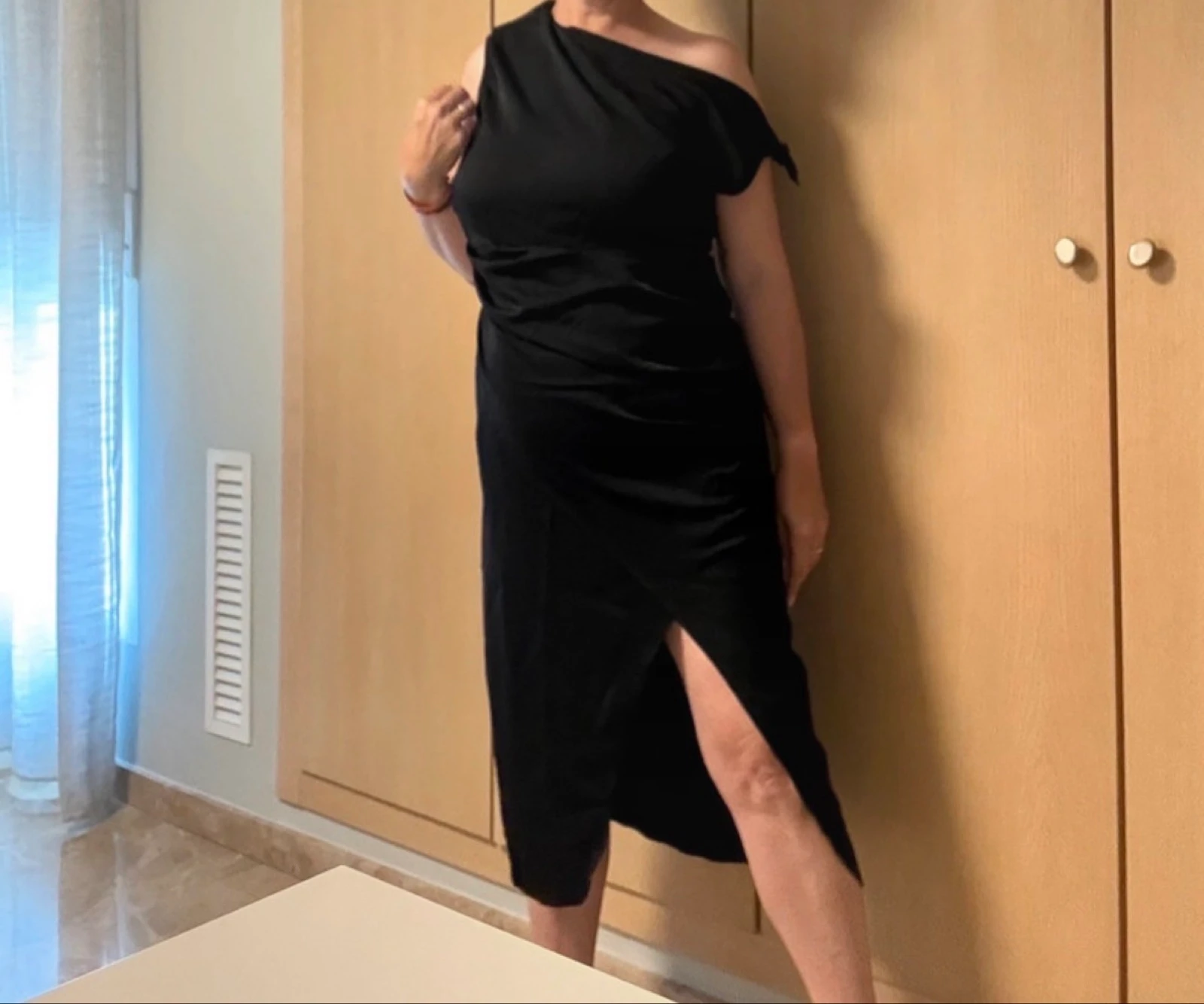 Asymmetrische zwarte jurk – photo 4